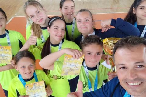 Šampionski pehar u futsalu donele i učenice OŠ „Jovan Jovanović Zmaj“