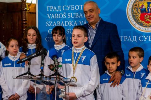 Gradonačelnik Subotice Stevan Bakić dočekao karatiste „Spartak-Enpi“ nakon uspeha na Prvenstvu Evrope