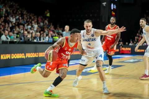 Košarkaši Spartaka pobedili Zvezdu u predivnom ambijentu Košarkaši Spartaka pobedili Zvezdu u predivnom ambijentu
