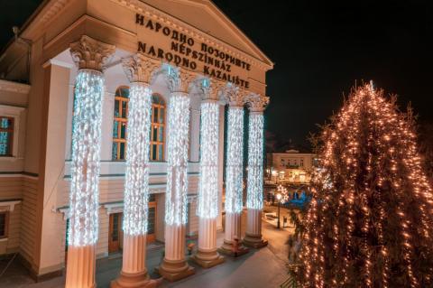 Počelo postavljanje novogodišnje rasvete, Subotica će zasijati 5. decembra