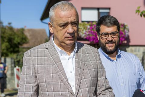 Gradonačelnik Bakić obišao radove na asfaltiranju ulice Ernea Kiša, u MZ „Željezničko naselje“