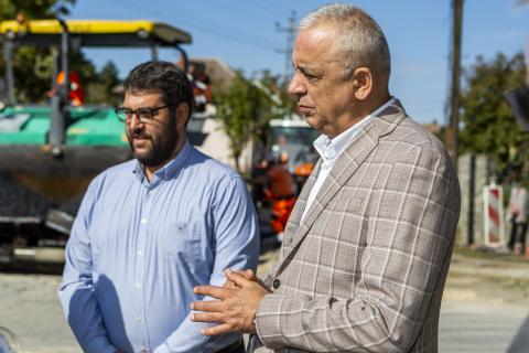 Gradonačelnik Bakić obišao radove na asfaltiranju ulice Ernea Kiša, u MZ „Željezničko naselje“