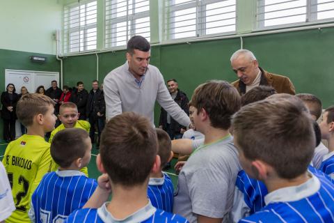 Dodeljena sportska oprema fudbalskim klubovima Bikovo i Udarnik