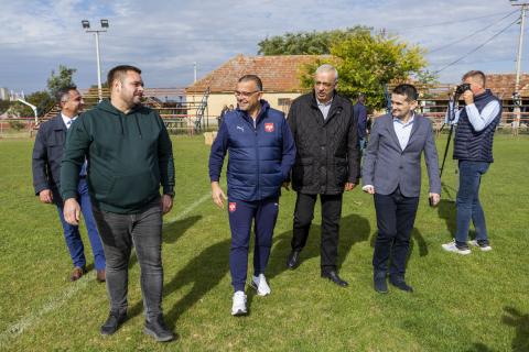 Dodeljeni paketi sportske opreme fudbalskim klubovima sa teritorije grada Subotice