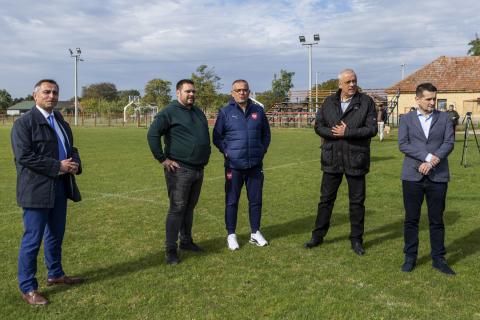 Dodeljeni paketi sportske opreme fudbalskim klubovima sa teritorije grada Subotice