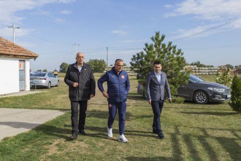 Dodeljeni paketi sportske opreme fudbalskim klubovima sa teritorije grada Subotice