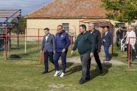 Dodeljeni paketi sportske opreme fudbalskim klubovima sa teritorije grada Subotice
