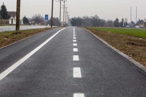Gradonačelnik Bakić obišao završne radove na izgradnji biciklističke staze do subotičke Privredne zone „Mali Bajmok“