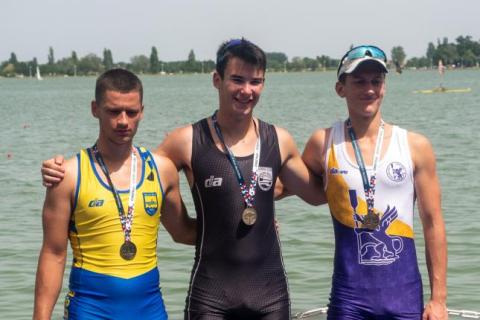 Sergej Čipak osvaja zlatnu medalju na Prvenstvu Srbije za juniore u veslanju Sergej Čipak osvaja zlatnu medalju na Prvenstvu Srbije za juniore u veslanju