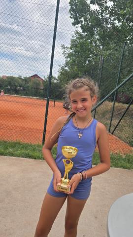 Sofija Jovanić šampionka OP Kule do 10 godina, Mihok, Torbica i Šklover osvojili drugo mesto Sofija Jovanić šampionka OP Kule do 10 godina, Mihok, Torbica i Šklover osvojili drugo mesto